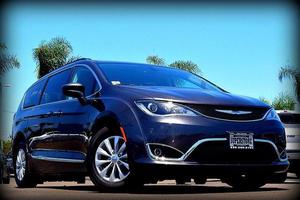 Used  Chrysler Pacifica Touring-L