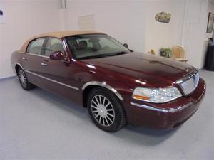 Used  Lincoln Town Car Executive