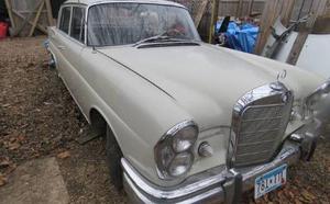  Mercedes-Benz 220S