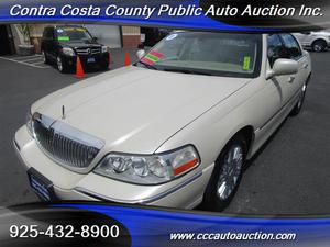  Lincoln Town Car Signature Limited