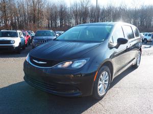  Chrysler Pacifica Touring in Youngstown, OH