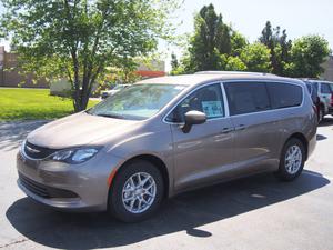  Chrysler Town & Country Touring-L in Youngstown, OH