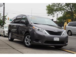  Toyota Sienna LE 8-Passenger in Union City, NJ