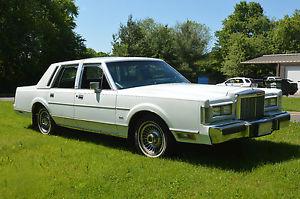  Lincoln Town Car