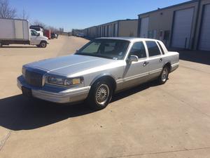  Lincoln Town Car - Signature 4dr Sedan