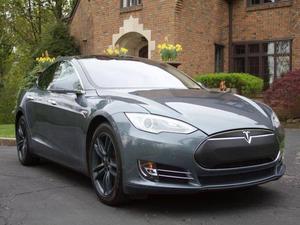  Tesla Model S -