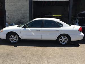 Used  Ford Taurus SE