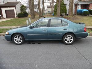 Used  Nissan Altima XE
