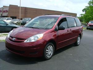  Toyota Sienna - LE 8-Passenger 5-Speed Automatic