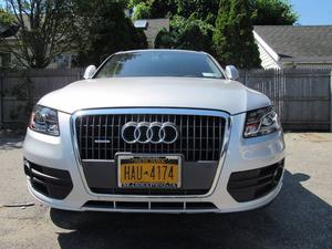  Audi Q5 2.0T quattro Premium Plus - AWD 2.0T quattro