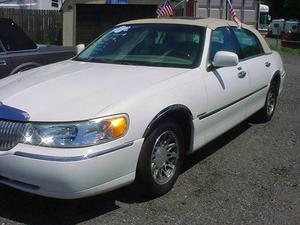  Lincoln Town Car Signature - Signature 4dr Sedan