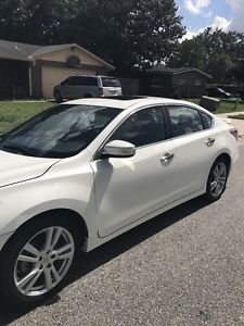  Nissan Altima SV Sedan 4-Door