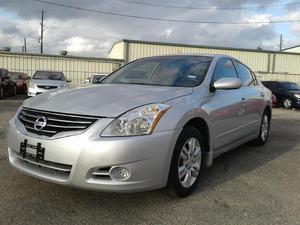  Nissan Altima -