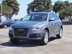  Audi Q5 2.0T quattro Premium Plus - AWD 2.0T quattro