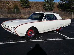  Ford Thunderbird --