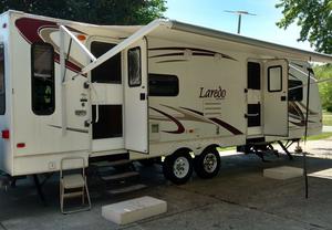  Keystone RV Laredo