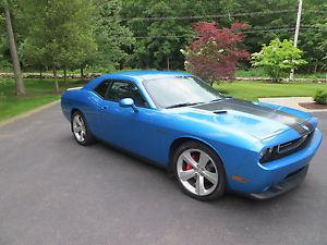  Dodge Challenger SRT8