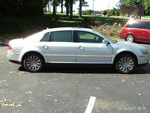  Volkswagen Phaeton V8 Sedan 4-Door