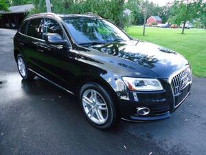  Audi Q5 2.0T quattro Premium Plus - AWD 2.0T quattro