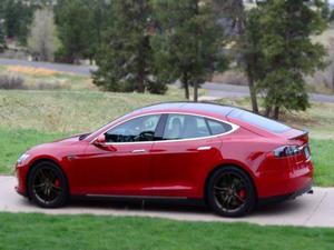  Tesla Model S -