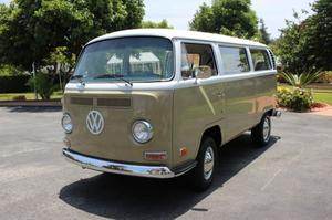  Volkswagen Type 2 Bus