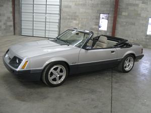  Ford Mustang GT Convertible