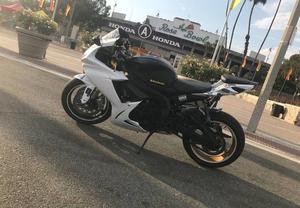  Suzuki GSX R750