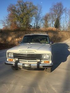  Jeep Wagoneer White