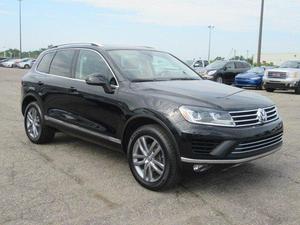  Volkswagen Touareg Lux For Sale In Sterling Heights |