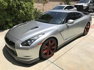  Nissan GT-R Premium