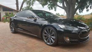  Tesla Model S Performance Plus