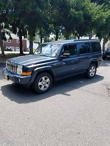  Jeep Commander Sport