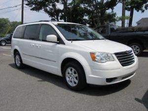  Chrysler Town & Country --
