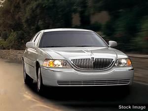  Lincoln Town Car Signature Limited in Southaven, MS