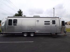  Airstream 31 FT. Flying Cloud