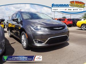  Chrysler Pacifica Touring L in Walled Lake, MI