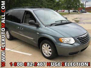  Chrysler Town & Country Touring For Sale In Cleveland |