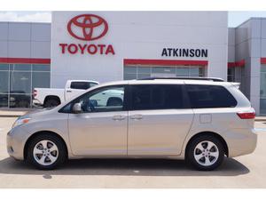 Toyota Sienna LE in Madisonville, TX