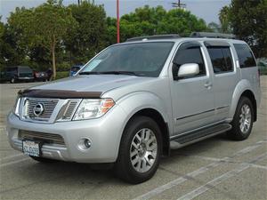  Nissan Pathfinder SE in Van Nuys, CA