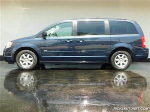  Chrysler Town & Country Touring in Cedar Rapids, IA