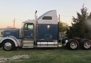  Kenworth W900L