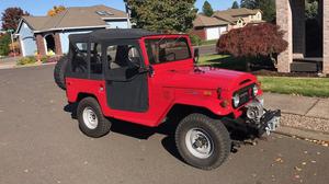  Toyota FJ-40 Land Cruiser