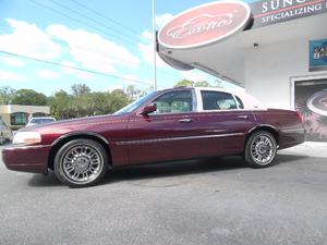  Lincoln Town Car Signature Limited in Sarasota, FL