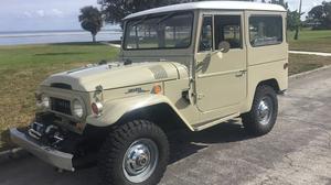  Toyota FJ-40 Land Cruiser