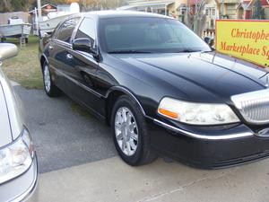  Lincoln Town Car Signature Limited in Perry, FL
