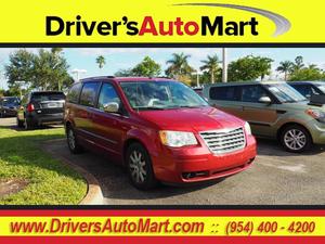  Chrysler Town & Country Touring in Fort Lauderdale, FL