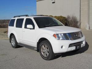  Nissan Pathfinder LE 4X4 3RD ROW Seat