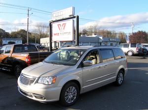  Chrysler Town & Country Touring-L in Stratford, CT