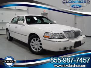  Lincoln Town Car Signature Limited in Hickory, NC