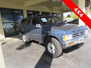  Nissan Pathfinder LE in Tacoma, WA